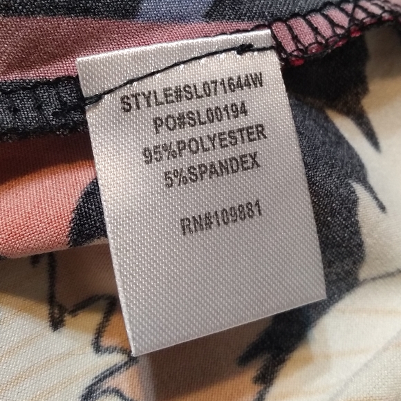 *HOST PICK* NWT Sunny Leigh Size 1X Brightly Coloured Pullover Shirt, Sh… - Picture 9 of 10